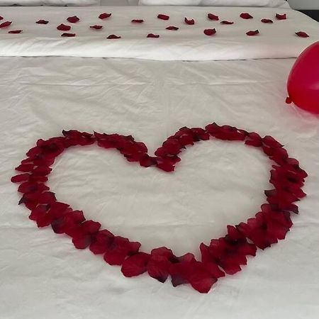 Suite « Body Love » - Jacuzzi Privatif Créteil Eksteriør billede